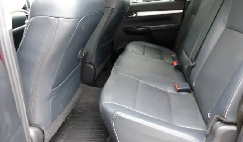 
								Toyota Hilux Double Cab 2.8 D-4D Executive 4×4 complet									