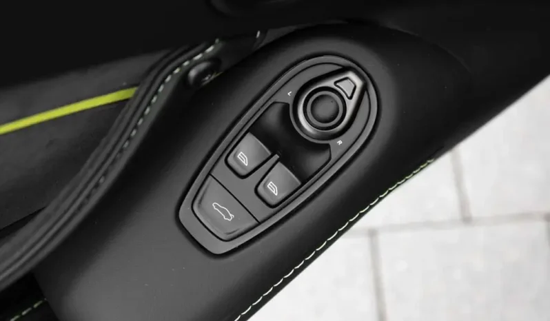 
								Aston Martin V8 Vantage F1 Edition complet									