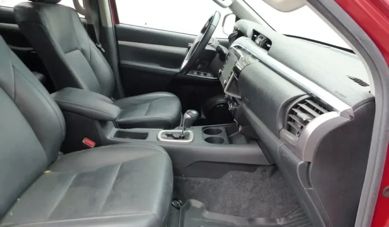 
								Toyota Hilux Double Cab 2.8 D-4D Executive 4×4 complet									