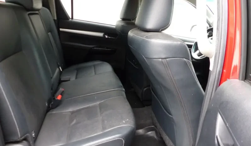
								Toyota Hilux Double Cab 2.8 D-4D Executive 4×4 complet									
